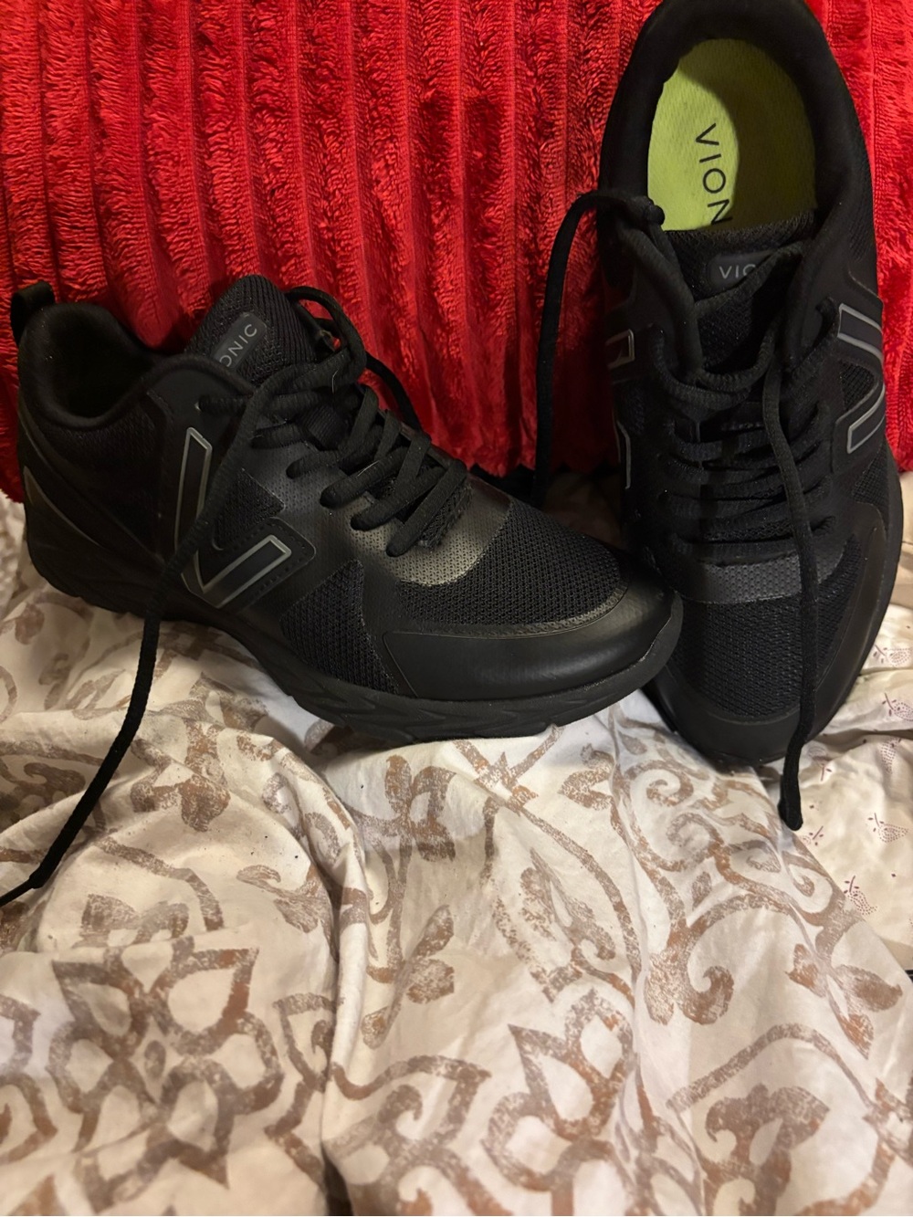 Vionic Women's Black Lace-Up Breathable Mesh Sneakers 6 euc!